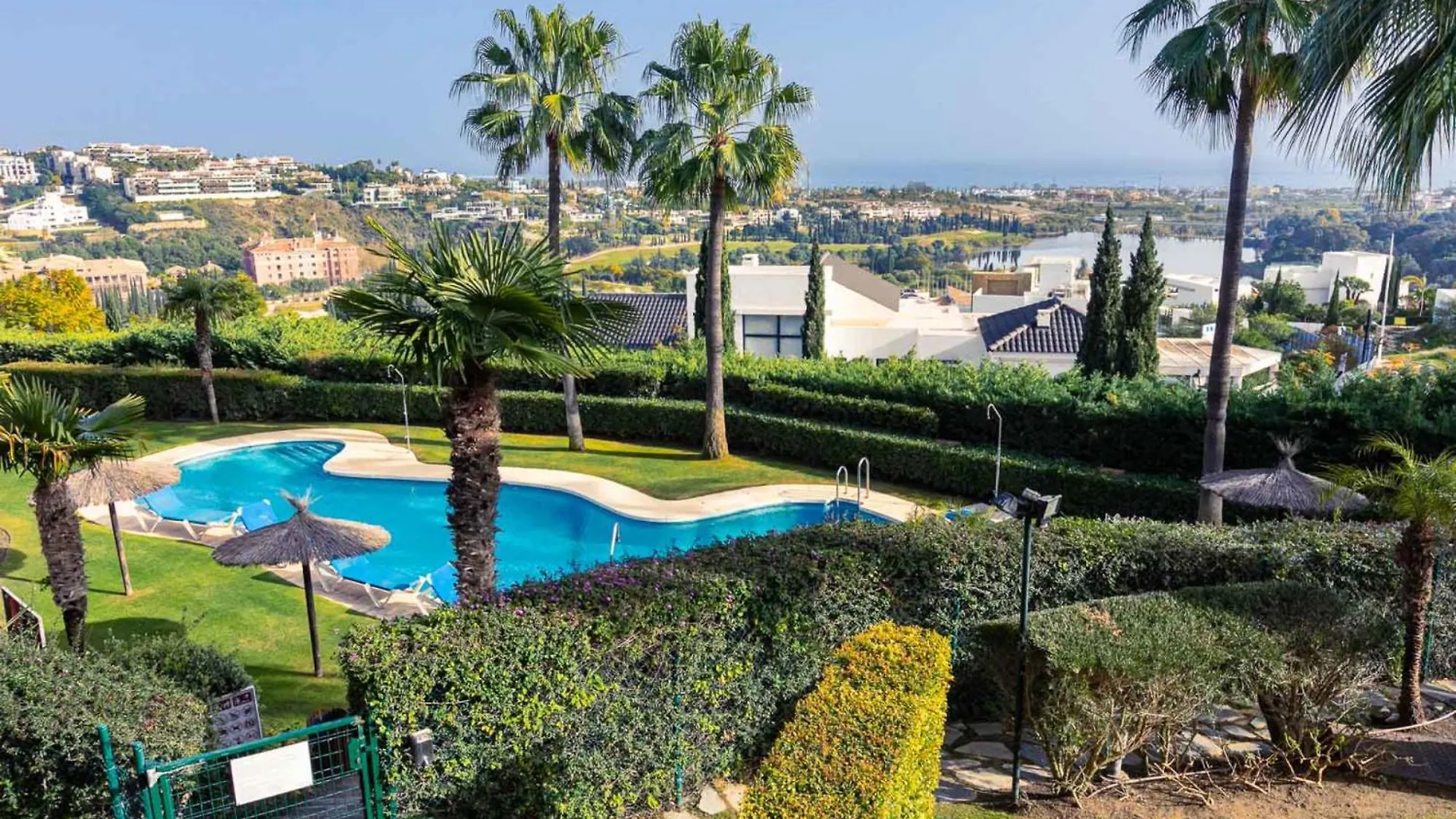 Royal Flamingos Sea View Apartman Estepona 0*,  Spain